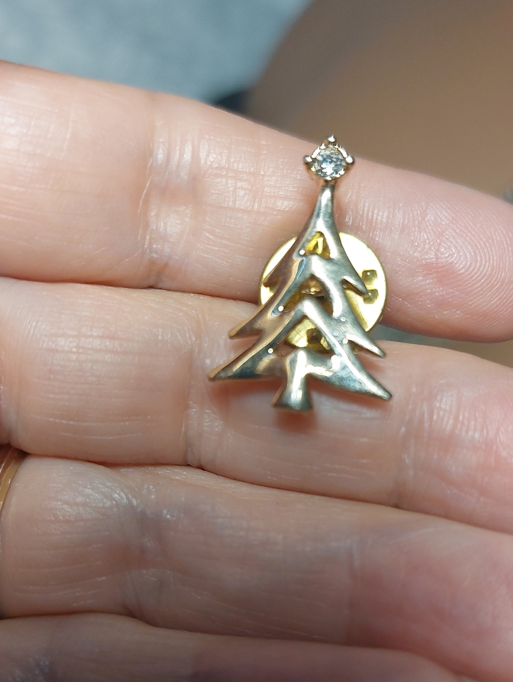 Vintage Avon "Festive Lights" Christmas tree lapel pin.
